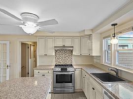 55 Jastram St, Providence, Ri 02908 in Providence, RI (Photo 4 of 11)