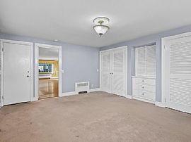 55 Jastram St, Providence, Ri 02908 in Providence, RI (Photo 8 of 11)