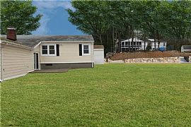 4 Sherwood Ln, Smithfield, Ri 02828 in Smithfield, RI (Photo 2 of 10)