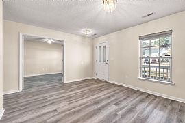 323 Edenton Rd, Goose Creek, Sc 29445  Lovely House For Rent in Goose Creek, SC (Photo 4 of 11)