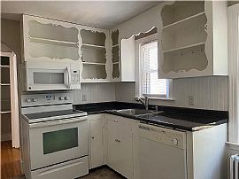 21 Detroit Ave, # 2, Warren, Ri 02885 in Warren, RI (Photo 4 of 6)