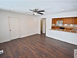 385 E Center St, Clearfield, Ut 84015  Great House For Rent in Clearfield, UT (Photo 3 of 10)