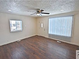 385 E Center St, Clearfield, Ut 84015  Great House For Rent in Clearfield, UT (Photo 4 of 10)