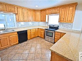 385 E Center St, Clearfield, Ut 84015  Great House For Rent in Clearfield, UT (Photo 6 of 10)