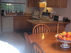 1675sqft Townhouse/Duplex in Seattle, WA (Photo 3 of 5)