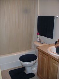 1675sqft Townhouse/Duplex in Seattle, WA (Photo 5 of 5)