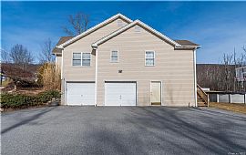 About 2 Country Holw in Highland Mills, NY (Photo 6 of 7)