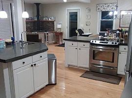 6 Clems Dr, Essex Junction, Vt 05452 in Essex Junction, VT (Photo 4 of 10)