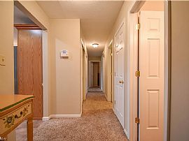 Charming and Comfortable Home in a Great Location in Youngstown, OH (Photo 5 of 8)