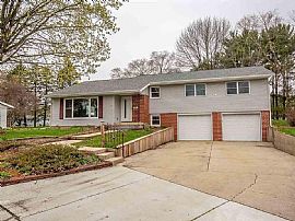 364 E Macarthur St, Sun Prairie, Wi 53590  Comfortable House in Sun Prairie, WI