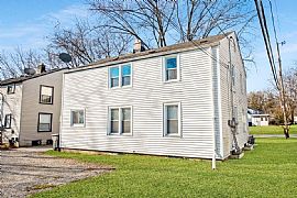 3710 S 46th St Unit 3712, Greenfield, Wi 53220   Unique House in Greenfield, WI (Photo 2 of 10)
