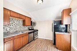 3710 S 46th St Unit 3712, Greenfield, Wi 53220   Unique House in Greenfield, WI (Photo 4 of 10)