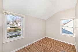 3710 S 46th St Unit 3712, Greenfield, Wi 53220   Unique House in Greenfield, WI (Photo 7 of 10)