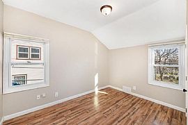 3710 S 46th St Unit 3712, Greenfield, Wi 53220   Unique House in Greenfield, WI (Photo 9 of 10)