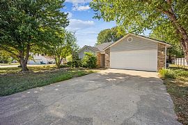 490 Aster Ave, Farmington, Ar 72730  Comfortable House in Farmington, AR