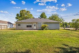 490 Aster Ave, Farmington, Ar 72730  Comfortable House in Farmington, AR (Photo 2 of 10)