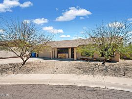 Comfortable  3-Bed, 2-Bath Home in Glendale, AZ
