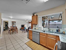 Comfortable  3-Bed, 2-Bath Home in Glendale, AZ (Photo 10 of 12)