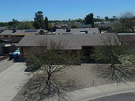 Comfortable  3-Bed, 2-Bath Home in Glendale, AZ (Photo 3 of 12)