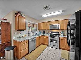 Comfortable  3-Bed, 2-Bath Home in Glendale, AZ (Photo 6 of 12)