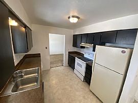 1605 28th Ave, Greeley, Co 80634  Nice House in Greeley, CO (Photo 5 of 11)