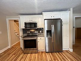 16 Eastview Dr, Vernon, Ct 06066 in Vernon, CT (Photo 2 of 9)