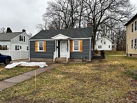 355 Oakland St, Manchester, Ct 06042 in Manchester, CT