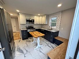 355 Oakland St, Manchester, Ct 06042 in Manchester, CT (Photo 3 of 11)