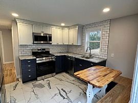 355 Oakland St, Manchester, Ct 06042 in Manchester, CT (Photo 8 of 11)