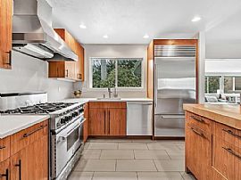 7 Park Ln, Westport, Ct 06880 in Westport, CT (Photo 3 of 8)