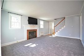 63 S Center St, Windsor Locks, Ct 06096  House For Rent in Windsor Locks, CT (Photo 3 of 10)