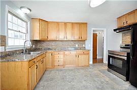 63 S Center St, Windsor Locks, Ct 06096  House For Rent in Windsor Locks, CT (Photo 5 of 10)