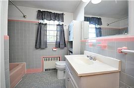 63 S Center St, Windsor Locks, Ct 06096  House For Rent in Windsor Locks, CT (Photo 6 of 10)