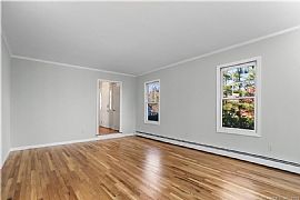 25 Pequot Ave, Fairfield, Ct 06890 in Fairfield, CT (Photo 3 of 12)