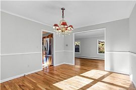 25 Pequot Ave, Fairfield, Ct 06890 in Fairfield, CT (Photo 4 of 12)