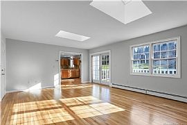 25 Pequot Ave, Fairfield, Ct 06890 in Fairfield, CT (Photo 5 of 12)