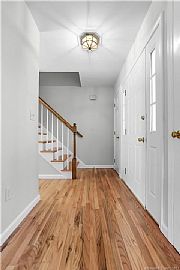 25 Pequot Ave, Fairfield, Ct 06890 in Fairfield, CT (Photo 7 of 12)