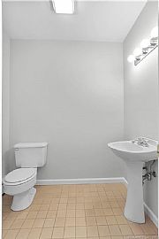 25 Pequot Ave, Fairfield, Ct 06890 in Fairfield, CT (Photo 8 of 12)