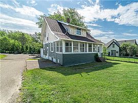 610 10th Ave, Baldwin, Wi 54002 in Baldwin, WI (Photo 3 of 12)