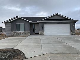 450 Southwood Ave W, Twin Falls, Id 83301  House For Rent in Twin Falls, ID