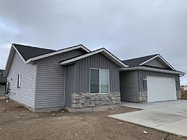 450 Southwood Ave W, Twin Falls, Id 83301  House For Rent in Twin Falls, ID (Photo 2 of 9)