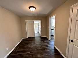 217 Johnson St, East Peoria, Il 61611  Peaceful House in East Peoria, IL (Photo 8 of 9)