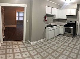 806 S Van Buren St, Iowa City, Ia 52240 Home Sweet Home in Iowa City, IA (Photo 3 of 6)