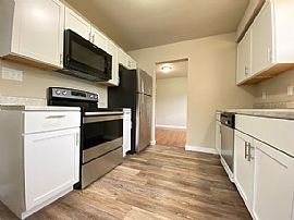 3309 E 29th St, Des Moines, Ia 50317  House For Rent in Des Moines, IA (Photo 5 of 12)