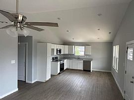 Well Furnished 2 Bedroom and 2 Bathroom  1,500 Sqft  in New Orleans, LA (Photo 4 of 11)