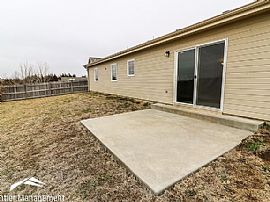 1005 Conley Cir, Manhattan, Ks 66502  House For Rent in Manhattan, KS (Photo 2 of 9)