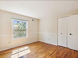 8709 Sleepy Hollow Ln, Potomac, Md 20854 in Potomac, MD (Photo 5 of 9)