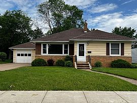 228 W Lexington Blvd, Eau Claire, Wi 54701 in Eau Claire, WI