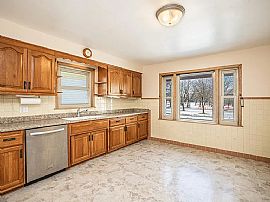 2586 S 78th St, West Allis, Wi 53219 in West Allis, WI (Photo 3 of 12)