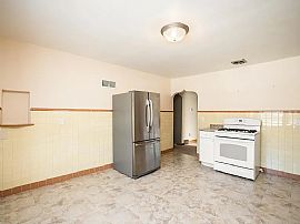 2586 S 78th St, West Allis, Wi 53219 in West Allis, WI (Photo 4 of 12)